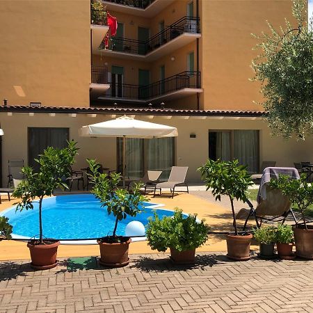 B&B Villa Dall'Agnola Garda  Bagian luar foto